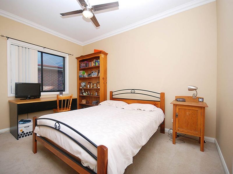 8 Headley Place, Kooringal NSW 2650