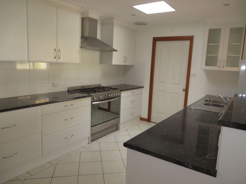 8 Jeeba Place, Wagga Wagga NSW 2650