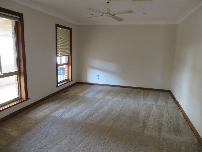 8 Jeeba Place, Wagga Wagga NSW 2650