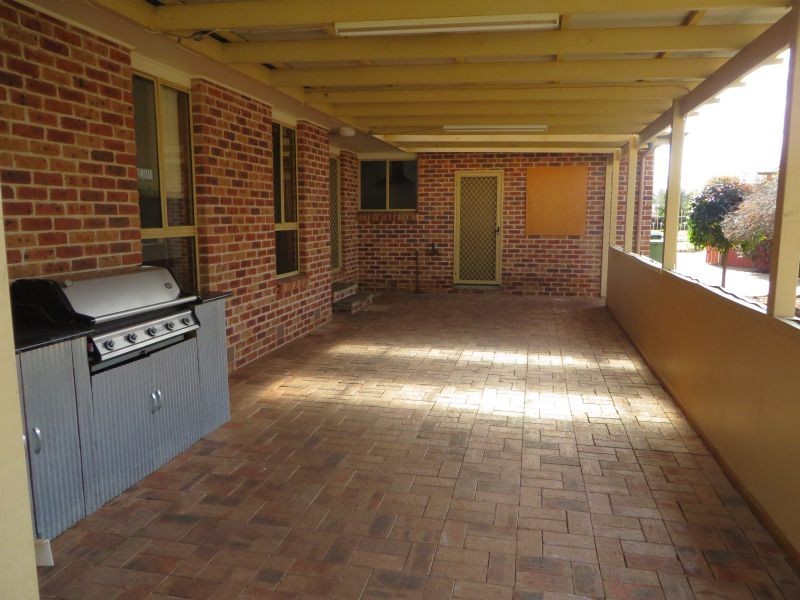 8 Jeeba Place, Wagga Wagga NSW 2650