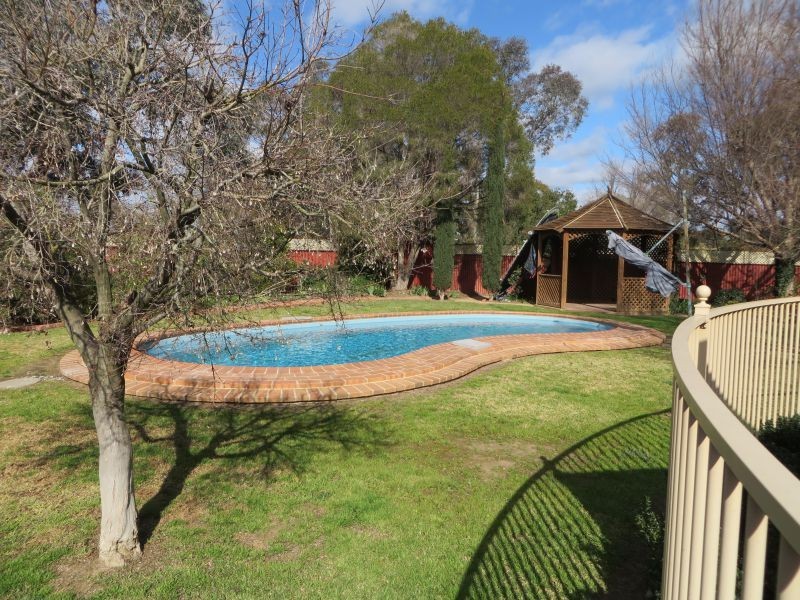8 Jeeba Place, Wagga Wagga NSW 2650