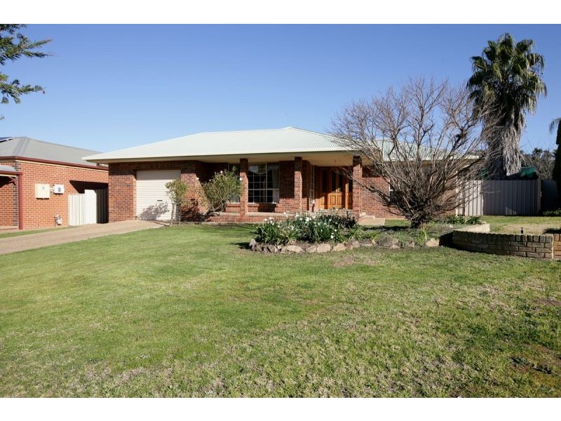 7 Corella Place, Estella NSW 2650