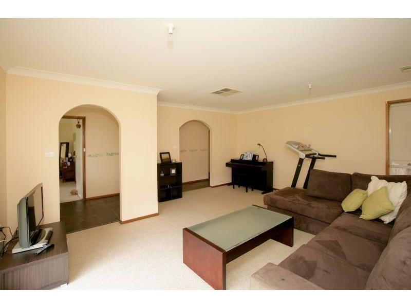 7 Corella Place, Estella NSW 2650