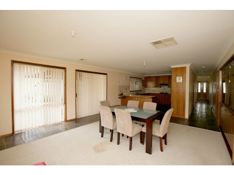 7 Corella Place, Estella NSW 2650