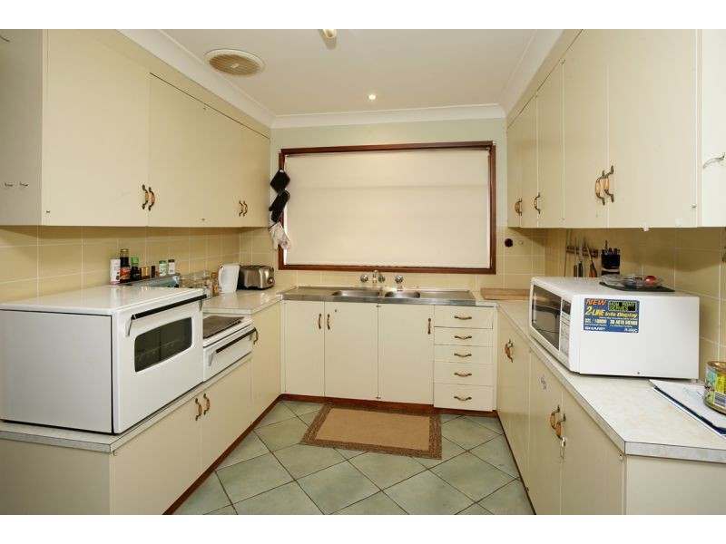 6 Truman Avenue, Tolland NSW 2650