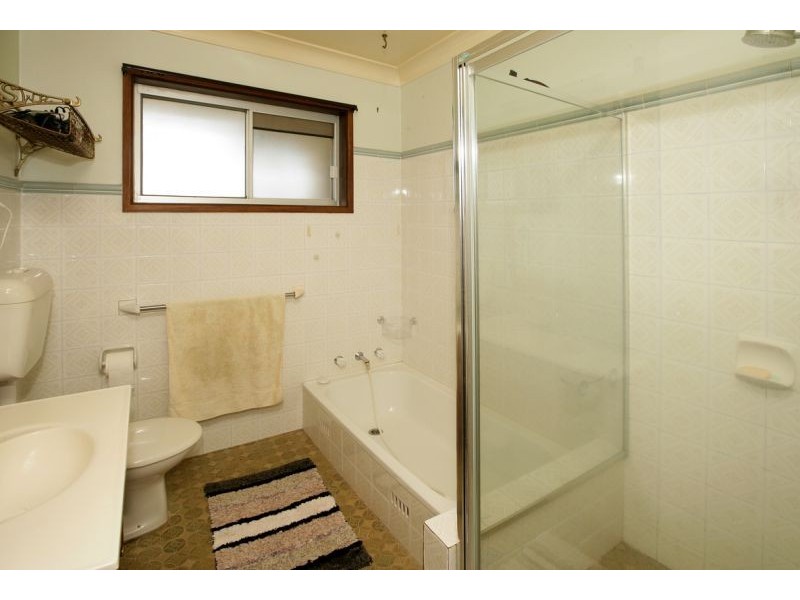 6 Truman Avenue, Tolland NSW 2650