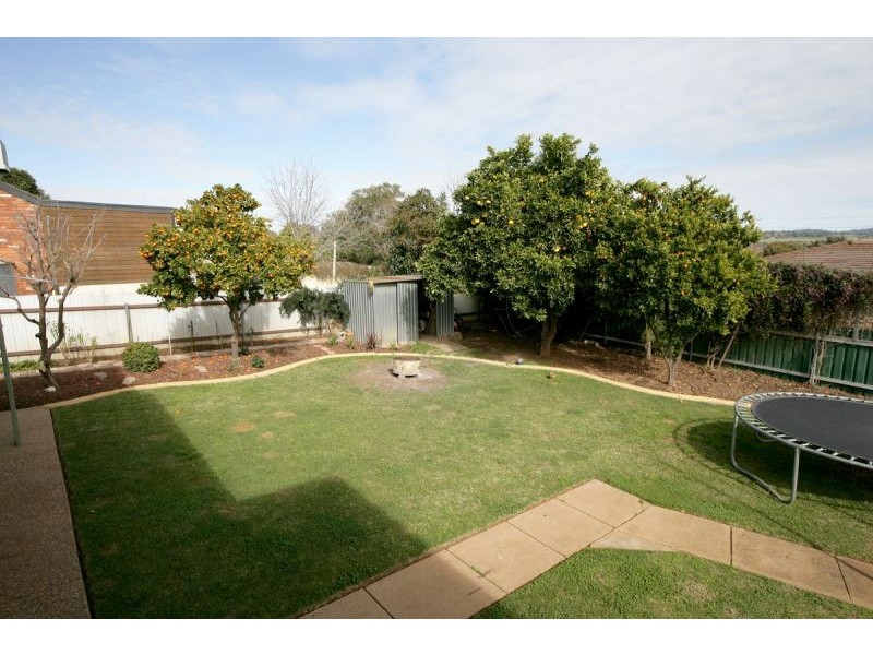 6 Truman Avenue, Tolland NSW 2650