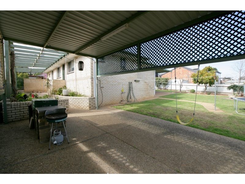 6 Truman Avenue, Tolland NSW 2650