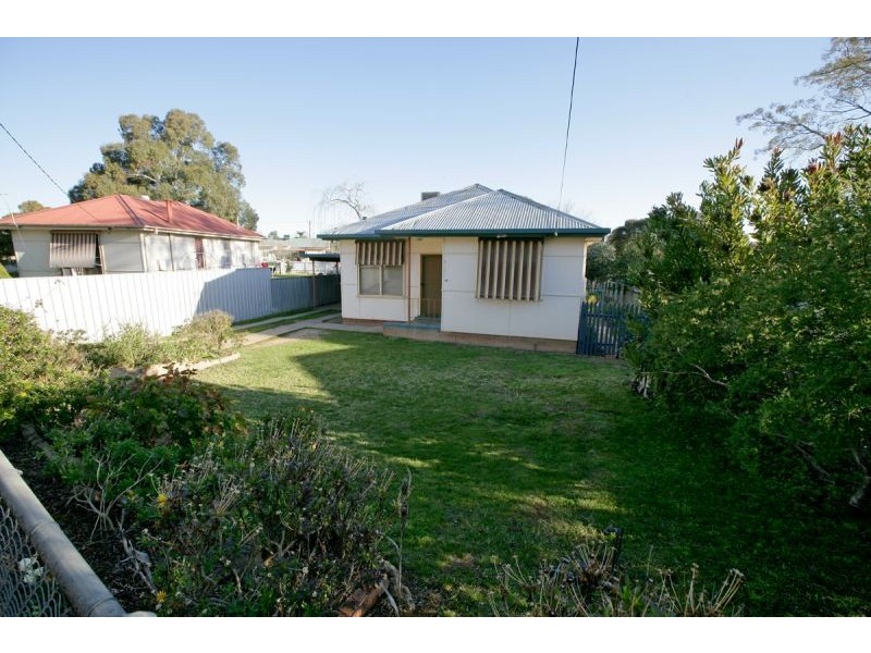 40 Castlereagh Avenue, Mount Austin NSW 2650