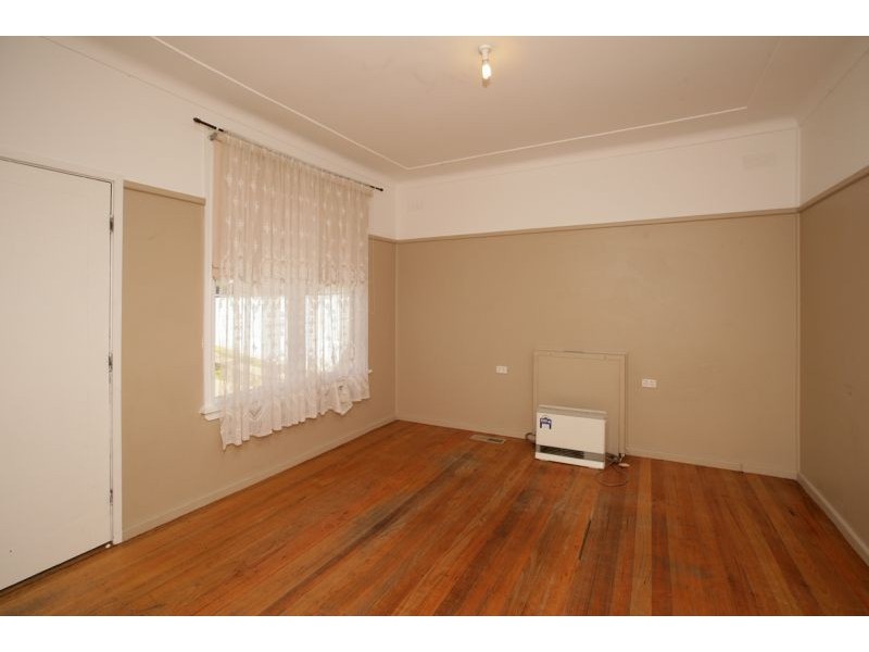 40 Castlereagh Avenue, Mount Austin NSW 2650
