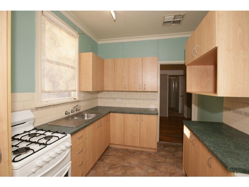 40 Castlereagh Avenue, Mount Austin NSW 2650