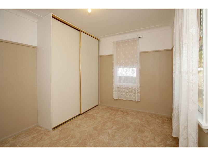 40 Castlereagh Avenue, Mount Austin NSW 2650