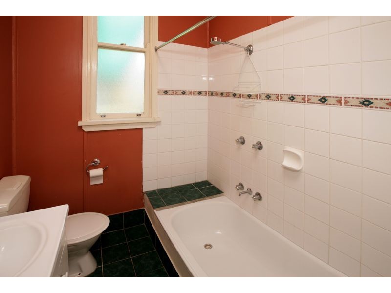 40 Castlereagh Avenue, Mount Austin NSW 2650
