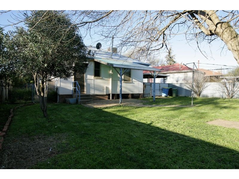 40 Castlereagh Avenue, Mount Austin NSW 2650