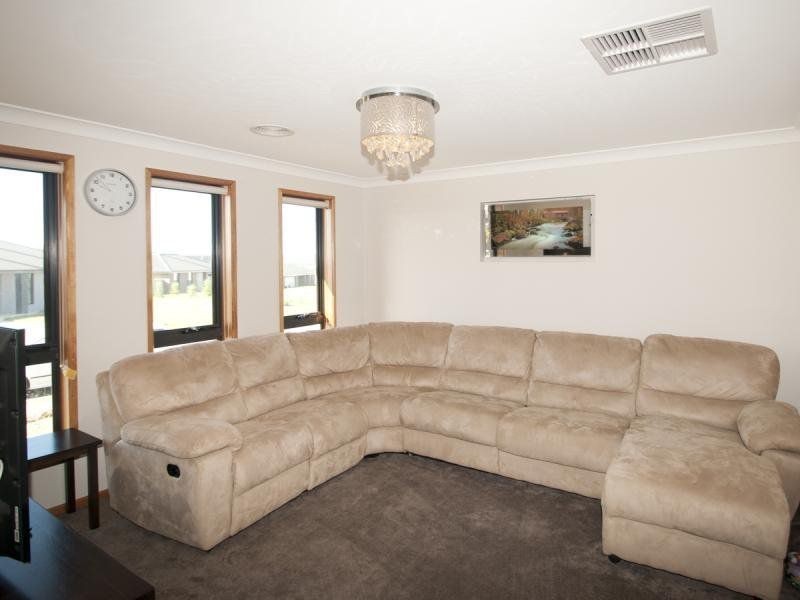 1 Pinnacle Place, Wagga Wagga NSW 2650