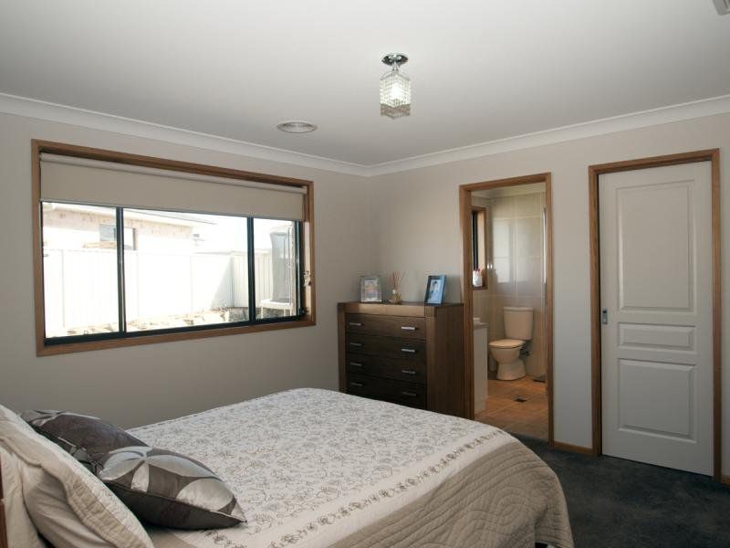 1 Pinnacle Place, Wagga Wagga NSW 2650