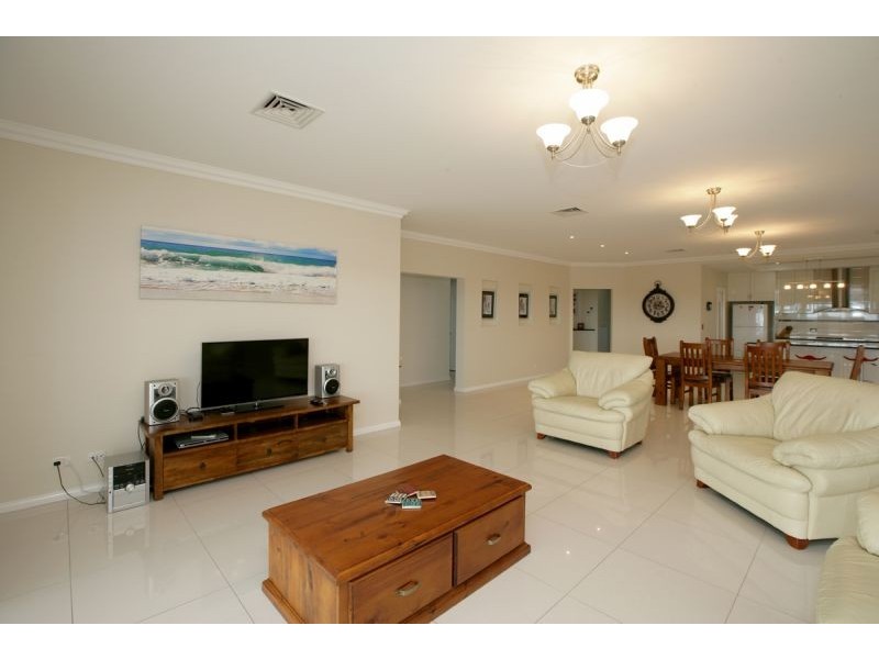 28 Atherton Crescent, Tatton NSW 2650