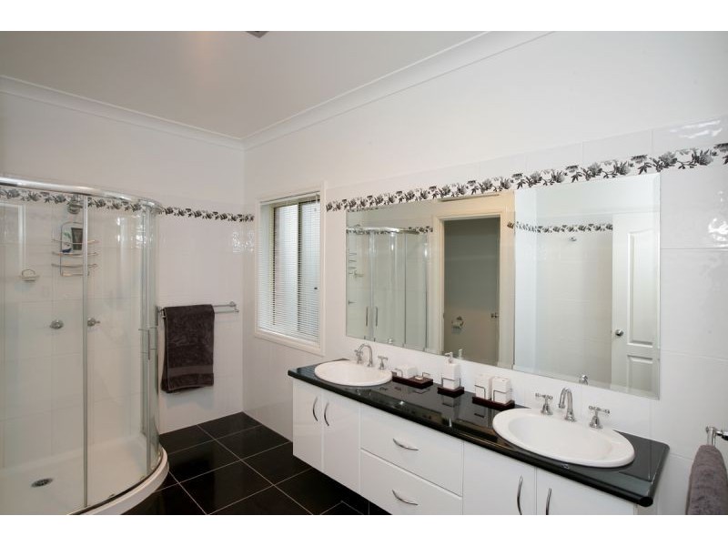 28 Atherton Crescent, Tatton NSW 2650