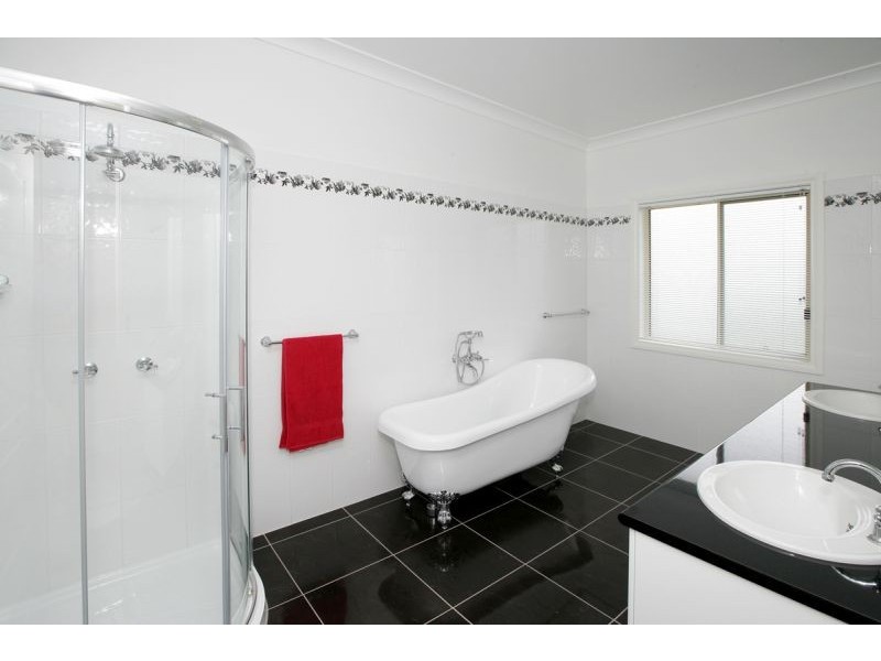 28 Atherton Crescent, Tatton NSW 2650