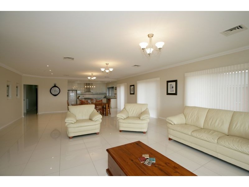 28 Atherton Crescent, Tatton NSW 2650