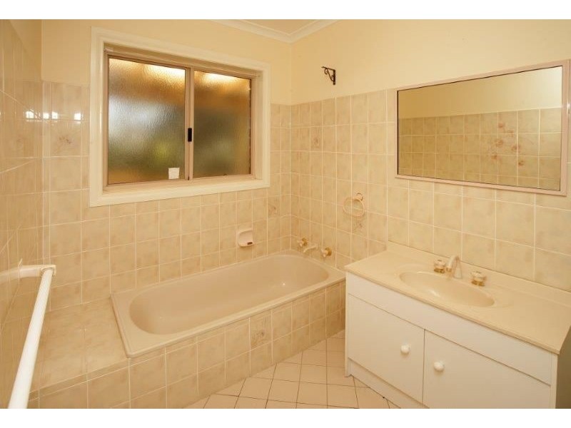 2/29 Brooklyn Drive, Bourkelands NSW 2650