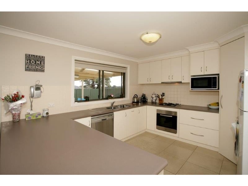 14 Melaleuca Drive, Forest Hill NSW 2651