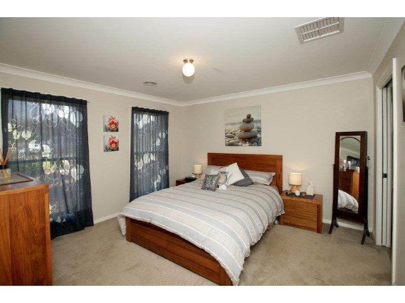 14 Melaleuca Drive, Forest Hill NSW 2651