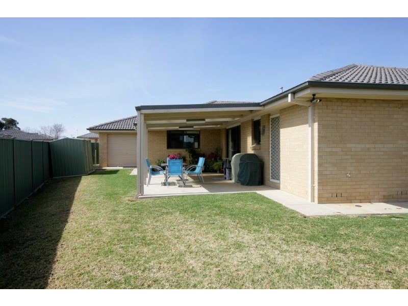 14 Melaleuca Drive, Forest Hill NSW 2651