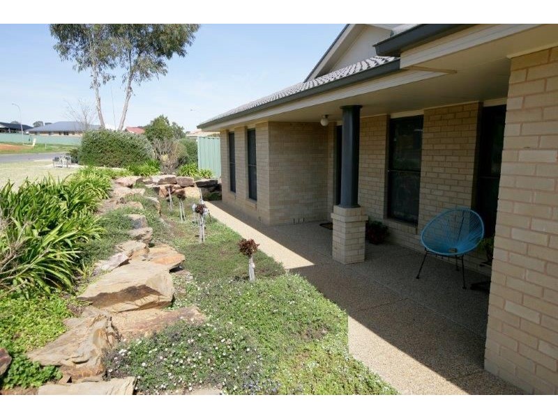 14 Melaleuca Drive, Forest Hill NSW 2651