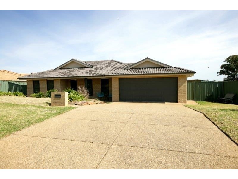 14 Melaleuca Drive, Forest Hill NSW 2651