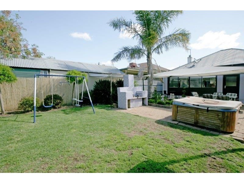 41 Mitchelmore Street, Turvey Park NSW 2650