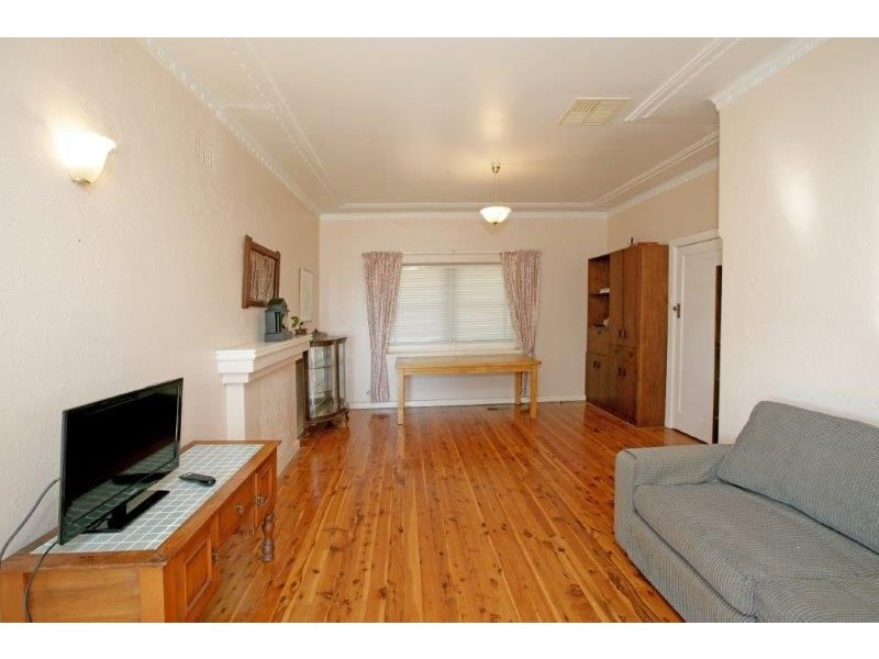 14 Young St, Wagga Wagga NSW 2650