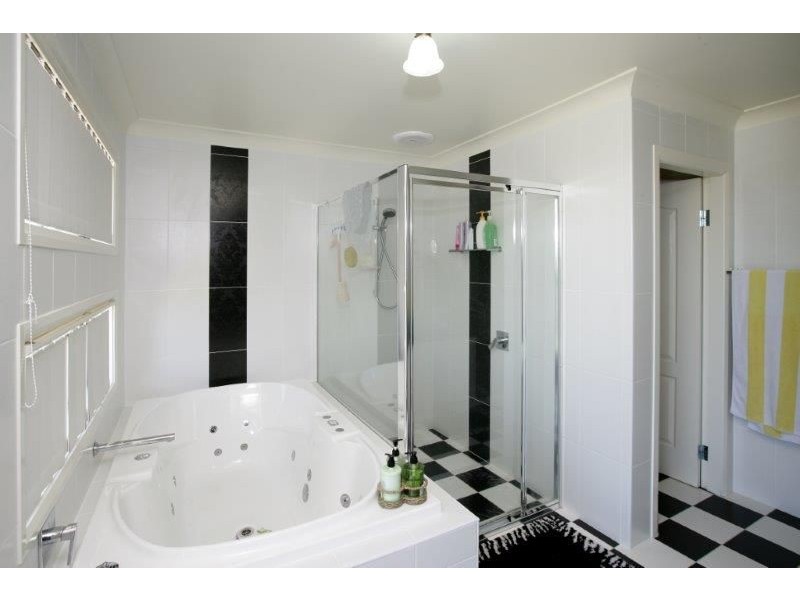17 Atherton Crescent, Tatton NSW 2650