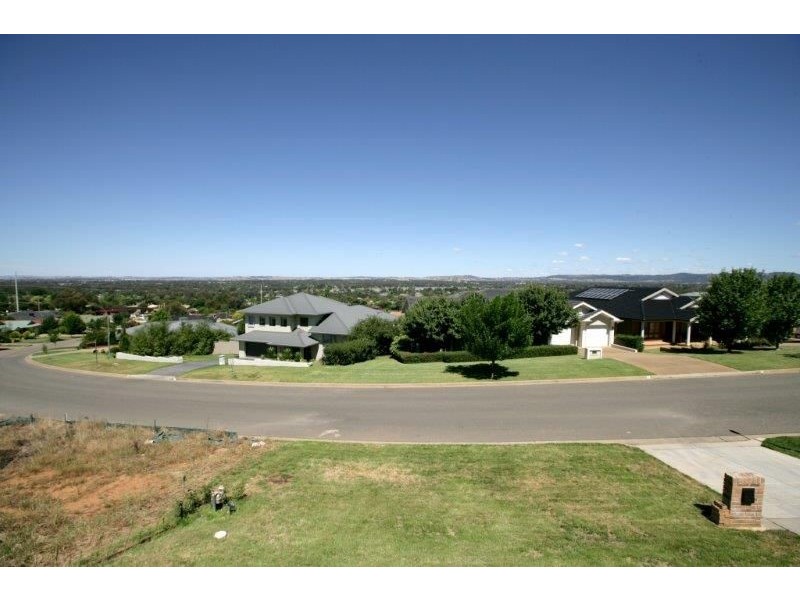 17 Atherton Crescent, Tatton NSW 2650