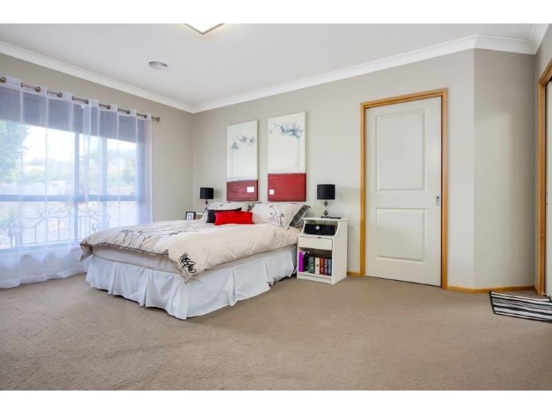 17 Marylands Way, Bourkelands, Wagga Wagga NSW 2650