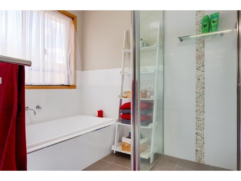 17 Marylands Way, Bourkelands, Wagga Wagga NSW 2650