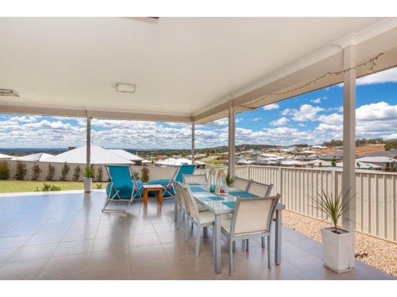 17 Marylands Way, Bourkelands, Wagga Wagga NSW 2650