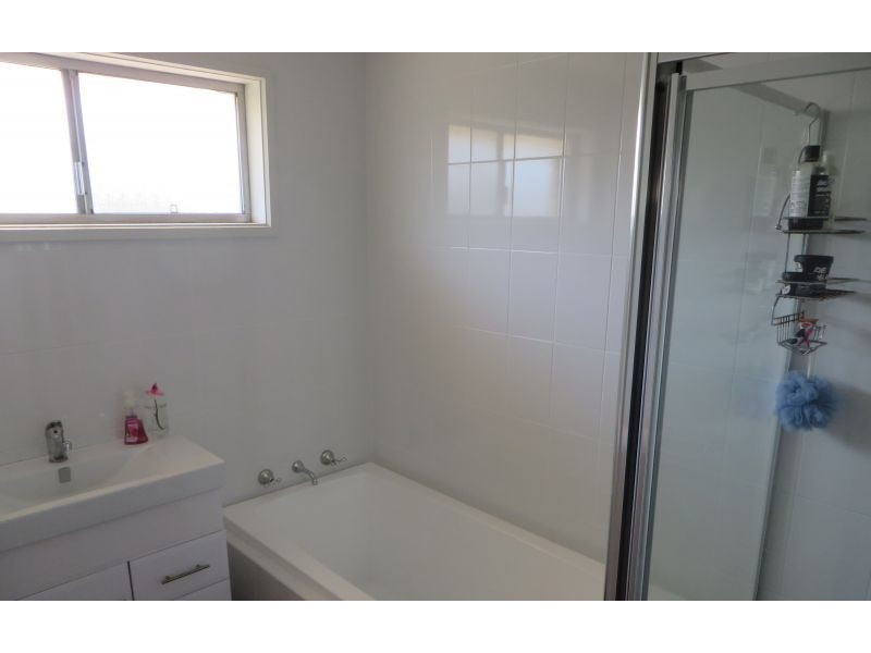 23 Huron Crescent, Lake Albert NSW 2650