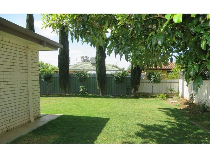 23 Huron Crescent, Lake Albert NSW 2650