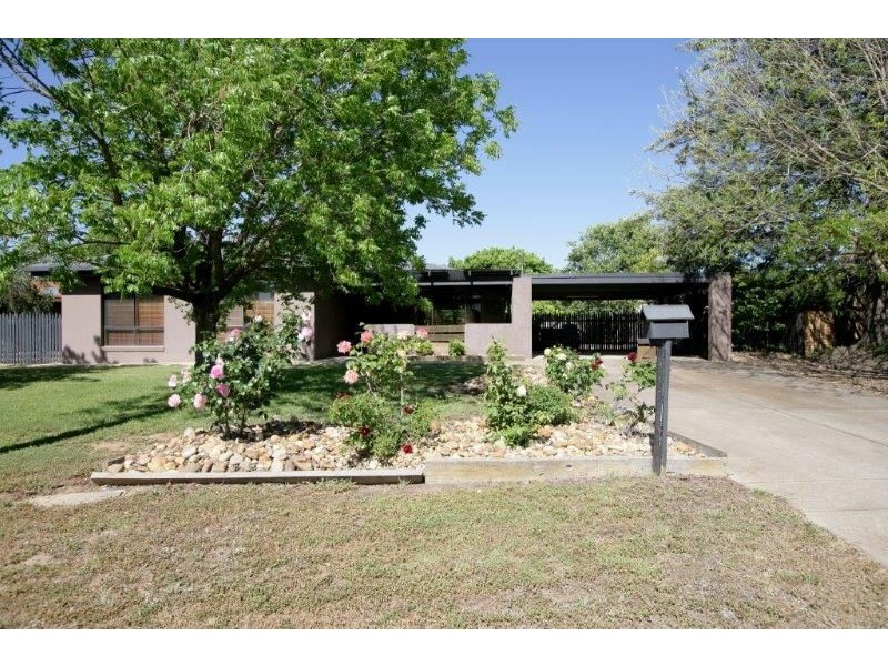4 Gunyah Place, Glenfield Park NSW 2650