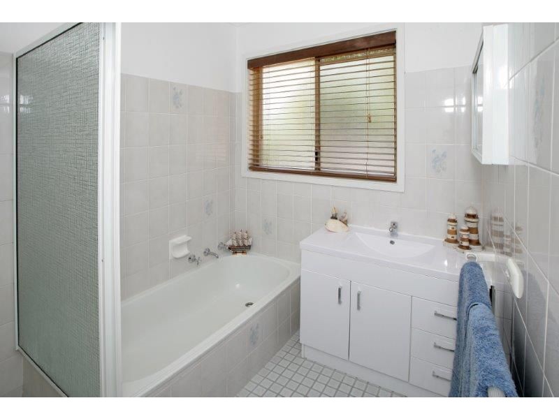 4 Gunyah Place, Glenfield Park NSW 2650