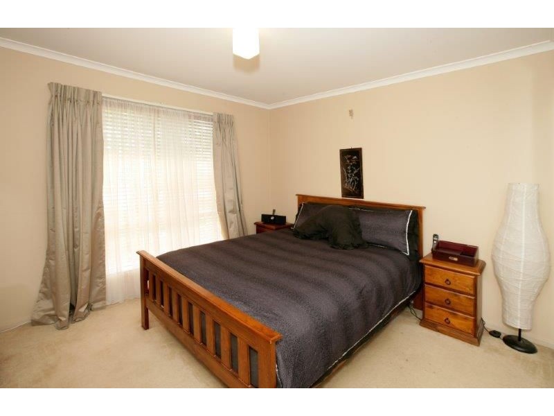 4 Gunyah Place, Glenfield Park NSW 2650