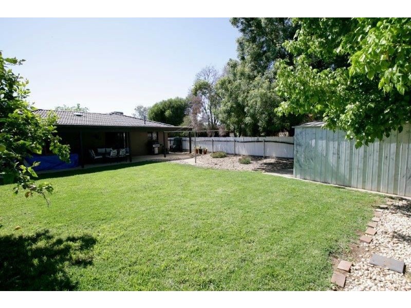 4 Gunyah Place, Glenfield Park NSW 2650