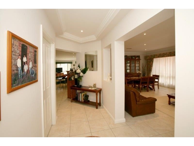 12 Allambie Way, Mount Austin NSW 2650