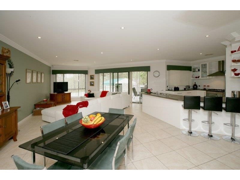 12 Allambie Way, Mount Austin NSW 2650