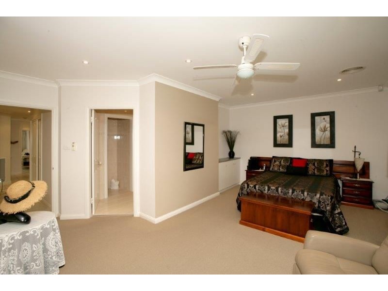 12 Allambie Way, Mount Austin NSW 2650