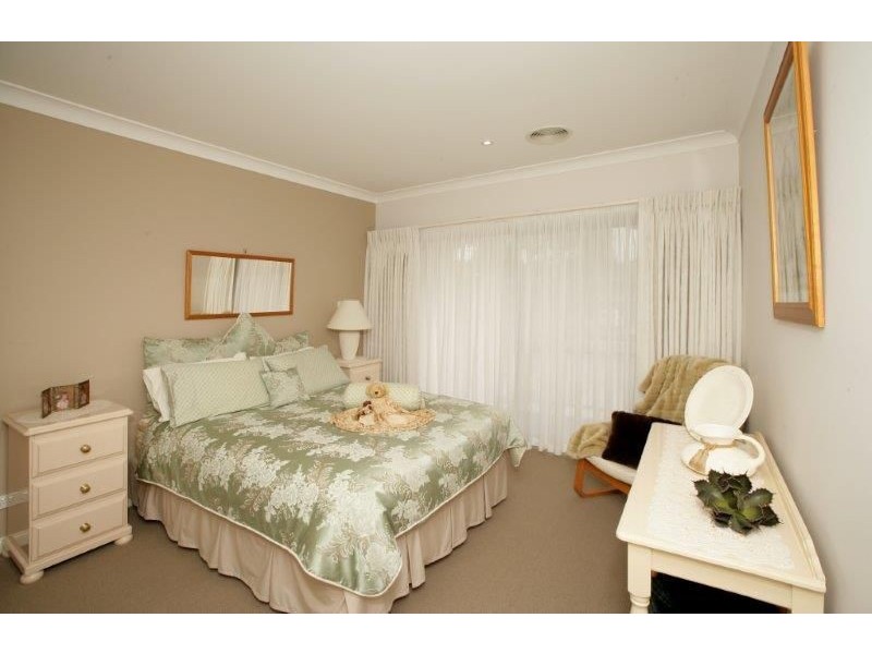 12 Allambie Way, Mount Austin NSW 2650