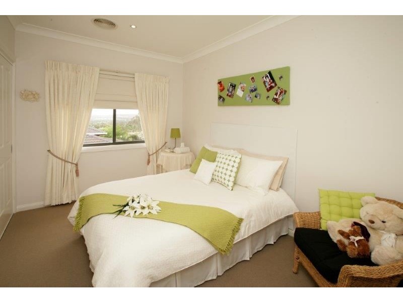 12 Allambie Way, Mount Austin NSW 2650