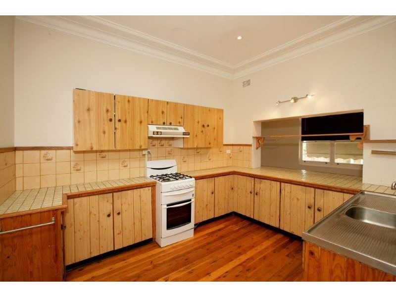 42 Mitchelmore Street, Turvey Park, Wagga Wagga NSW 2650