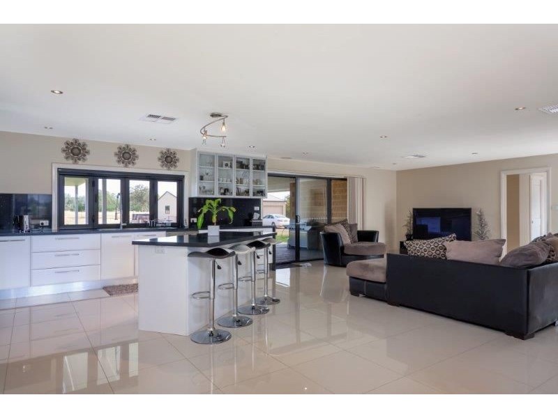 9 Olearia Place, Lake Albert, Wagga Wagga NSW 2650